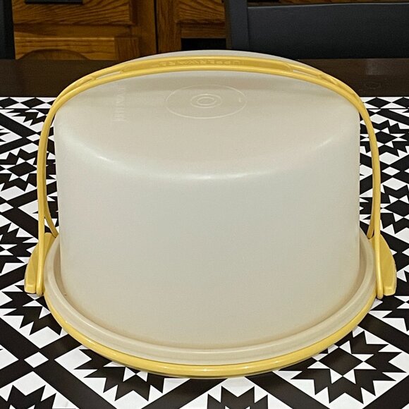 TUPPERWARE Vintage Cake Keeper Carrier Harvest Gold with Lid & Holder - Picture 2 of 5